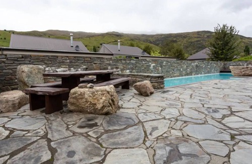 Cardrona House | Studio 26 - One Bedroom with Pool