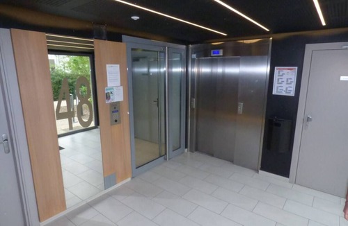 Bezannes Apartment | Studio 27 m2 700 m from TGV station