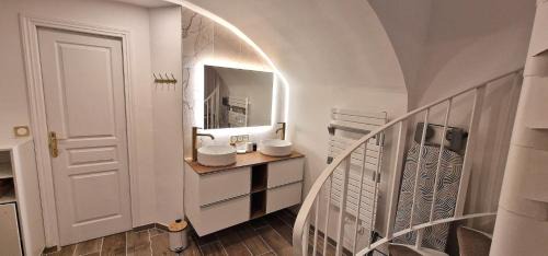 Batignolles Apartment | Studio 28 sqm - Cardinet - 2p