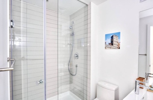 Downtown Toronto Apartment | Studio 2BR Apt with GYM, Close to CN Tower