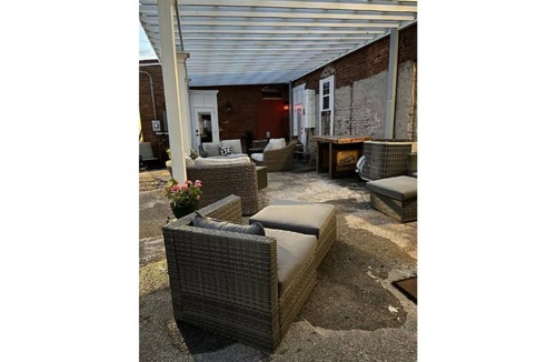 Tifton Apartment | Studio 3- Eclectic apartment with green space view