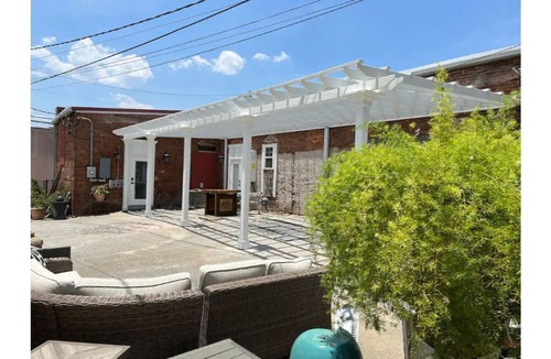 Tifton Apartment | Studio 3- Eclectic apartment with green space view