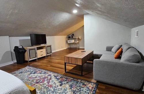 Freetown - Port Rico House | Studio | 30+ Day Rental near UL & Hospitals
