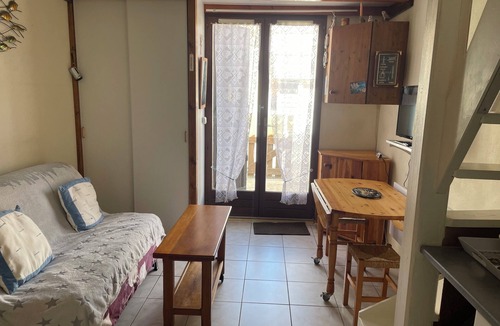 Les Cabanes de Fleury Apartment | Studio 300m from the sea, fully equipped