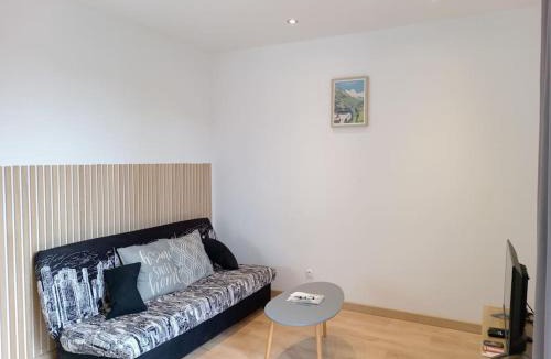 Benejacq Apartment | Studio 32m2 avec terrasse privative de 20 m carré