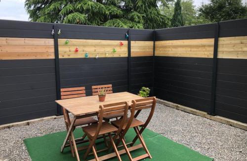 Benejacq Apartment | Studio 32m2 avec terrasse privative de 20 m carré