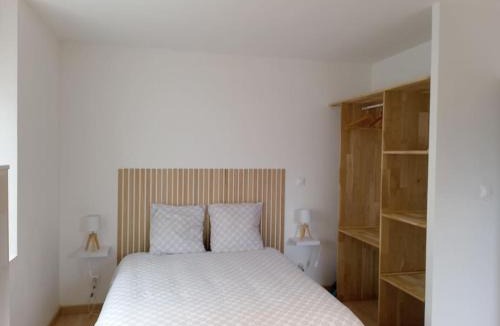 Benejacq Apartment | Studio 32m2 avec terrasse privative de 20 m carré