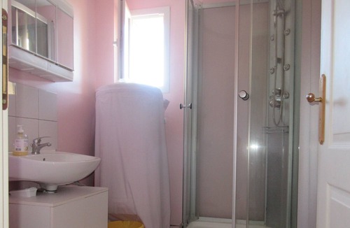 Saint-Cyprien Apartment | Studio 4 pers. in St-Cyprien between village and beaches on the coteradieuse site. Wi