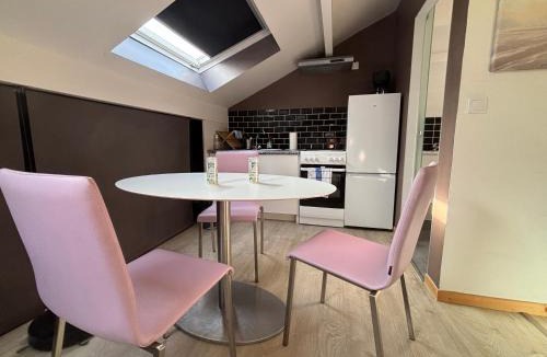 Thionville Apartment | Studio 4 personnes 3 lits Thionville Wifi Parking