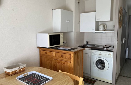 Saint-Palais-sur-Mer Apartment | Studio 400m from beach - Sleeps 3 - Includes garage