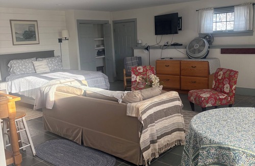 Fairfax Apartment | Studio @ 418 is in Our Carriage Barn which is detached from our house.