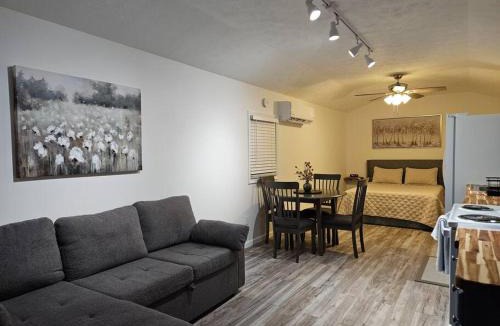 Phenix City Ski Chalet | Studio 431-Vet owned 14 miles to Ft Moore