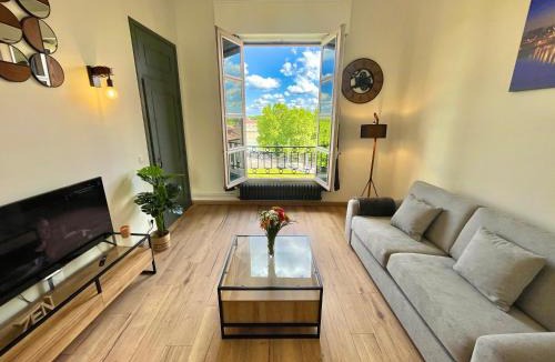 Fer a Cheval Apartment | " Studio 5ème Ciel " Vue - Centre Ville - Wifi