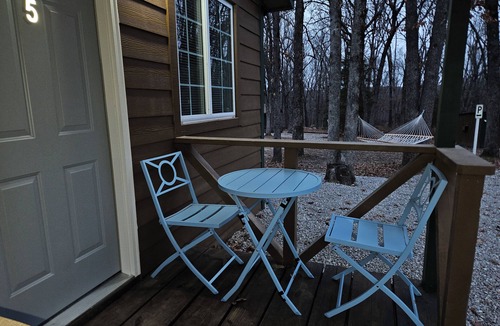 Lebanon Condo | Studio #5 at Bennettscape Lodge with AC, WiFi by Bennett Spring State Park MO