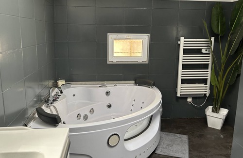 Chusclan Apartment | Studio 55m2
