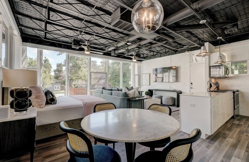 Norman House | Studio | 5mins to University of Oklahoma | Kitchen, Wi-Fi, Free Parking #Cha