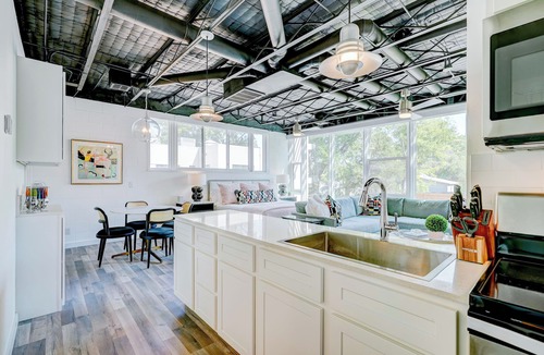 Norman House | Studio | 5mins to University of Oklahoma | Kitchen, Wi-Fi, Free Parking #Cha