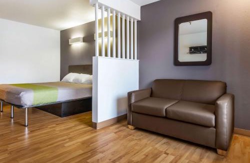 Alexandria Hotel | Studio 6-Alexandria, LA