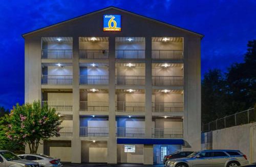 Chamblee Hotel | Studio 6-Atlanta, GA - Chamblee