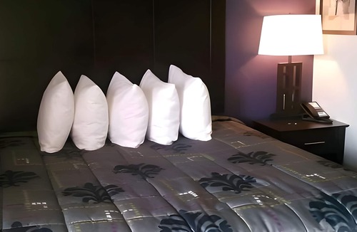 Beeville Hotel | Studio 6 Beeville, TX