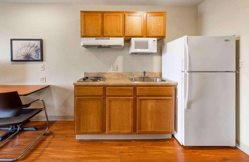 Pelham Apartment | Studio 6 Birmingham Pelham|Cozy 2 Full Beds|Smoking|Kitchen