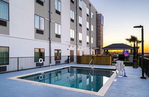Buda Hotel | Studio 6-Buda, TX