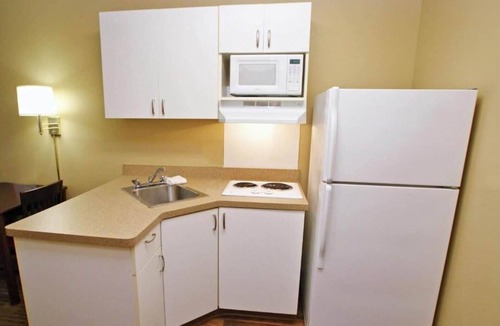 Amherst Apartment | Studio 6 Buffalo|1 Queen Bed,Nsmk|Kitchen