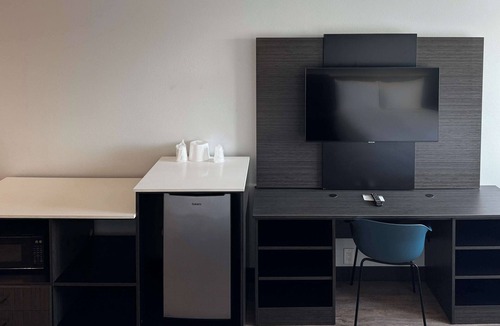 Harbor Hotel | Studio 6 Carson, CA