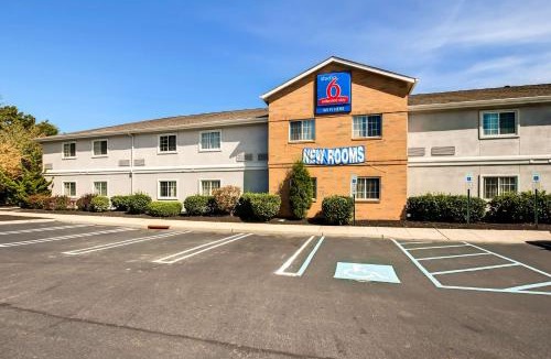 East Brunswick Hotel | Studio 6-East Brunswick, NJ - NYC Area