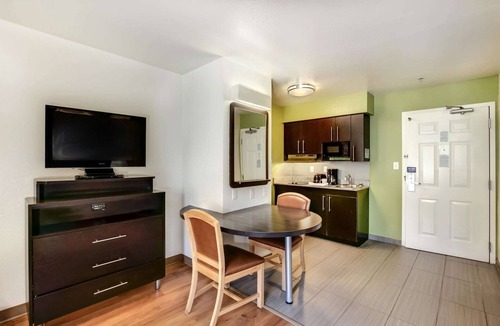 East Brunswick Hotel | Studio 6 East Brunswick, NJ - NYC Area