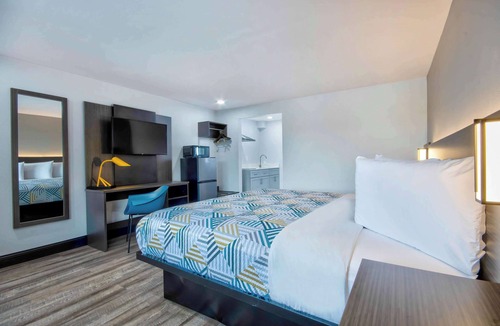 Downtown Hotel | Studio 6 Eureka, CA – Old Town