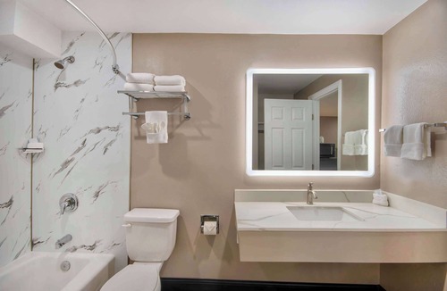 Downtown Hotel | Studio 6 Eureka, CA – Old Town
