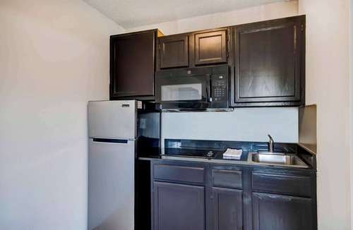 Ocean Springs Hotel | Studio 6 Extended Stay - Ocean Springs, MS