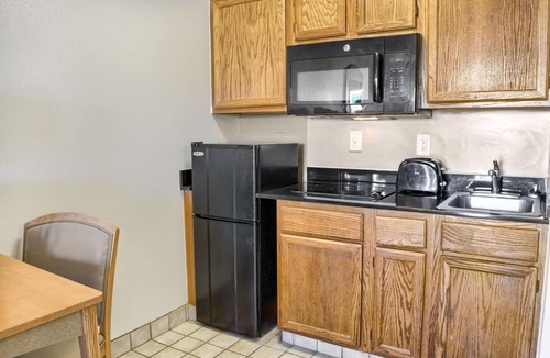 Ocean Springs Hotel | Studio 6 Extended Stay - Ocean Springs, MS