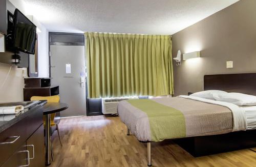 LaGrange Hotel | Studio 6 Extended Stay - Lagrange, GA