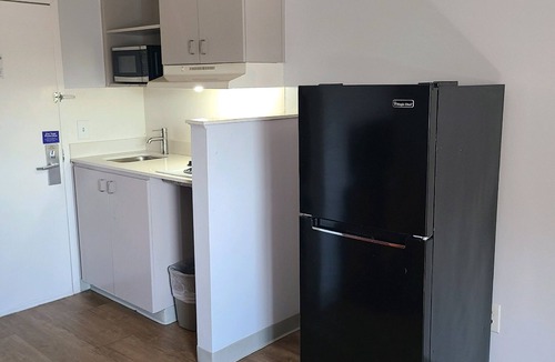 Laurel Hotel | Studio 6 Extended Stay - Richmond, VA - I-64 West