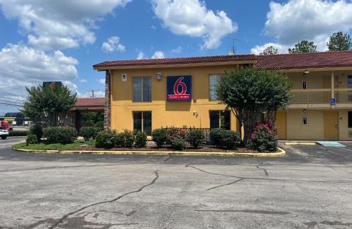 Huntsville Hotel | Studio 6 Extended Stay - Huntsville, AL University Drive