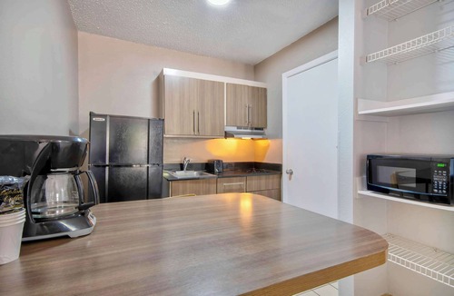 Wetmore Hotel | Studio 6 Extended Stay - San Antonio, TX - Six Flags