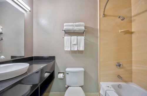 Wetmore Hotel | Studio 6 Extended Stay - San Antonio, TX - Six Flags