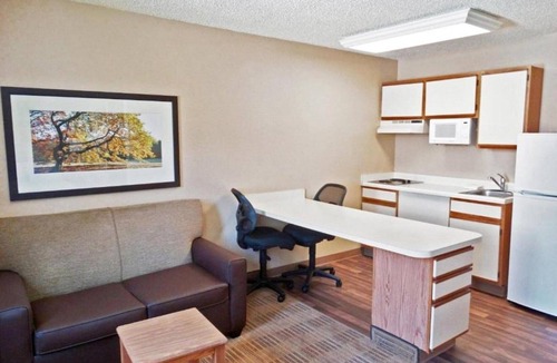 Fishkill Apartment | Studio 6 Fishkill|King bed|Hearing Access|Kitchen