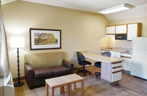 Fishkill Apartment | Studio 6 Fishkill|King bed|Hearing Access|Kitchen