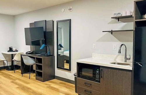 Rainy River District Hotel | Studio 6 – Fort Frances, On