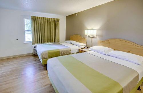 Southbelt/Ellington Hotel | Studio 6-Houston, TX - Hobby South