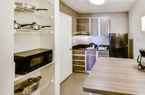 Southbelt/Ellington Hotel | Studio 6-Houston, TX - Hobby South