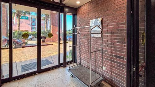 Westchase Hotel | Studio 6 Houston, TX - Westchase