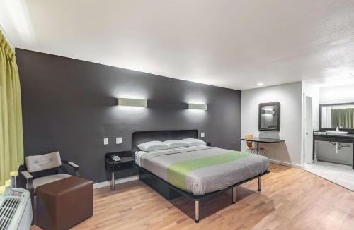 Huntsville Hotel | Studio 6-Huntsville, TX