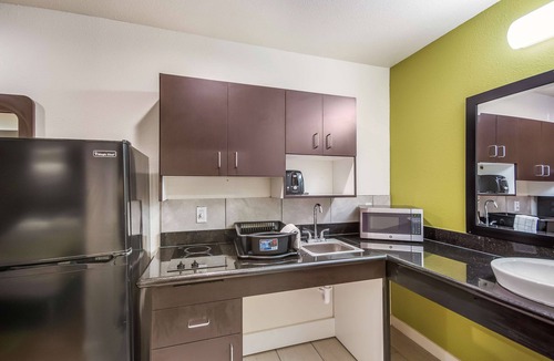 Huntsville Hotel | Studio 6 Huntsville, TX
