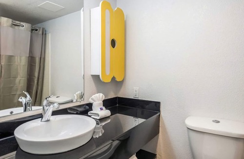 Indianapolis Hotel | Studio 6 Indianapolis, IN