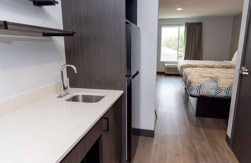 Fort Worth Hotel | Studio 6 - Lake Worth, TX