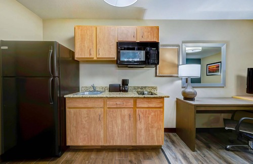 Lenexa Hotel | Studio 6 Lenexa, KS - Overland Park